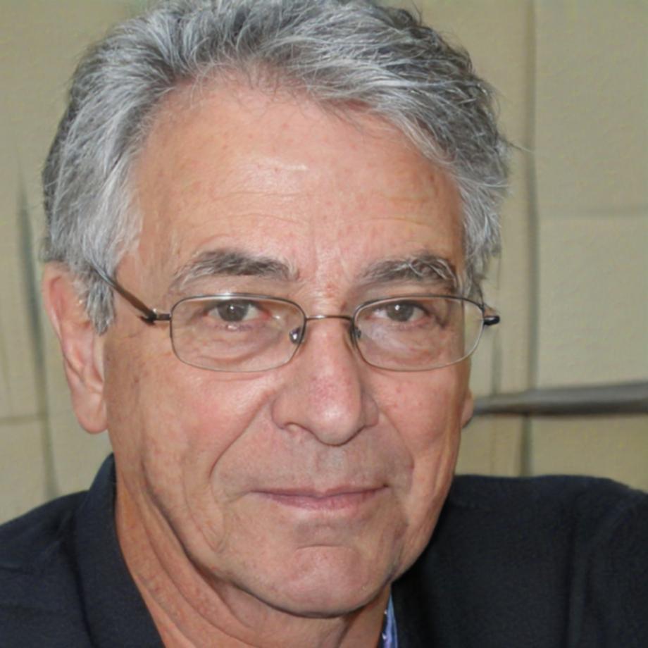 Retrato profesional de Valentín Herrera